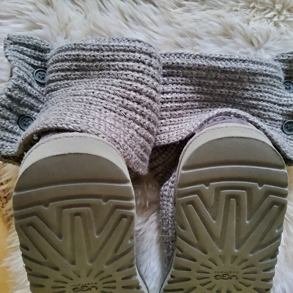 Authentic VGUC UGG Grey CardiSize 3 (LittGirl) 6/7 - Picture 9 of 15